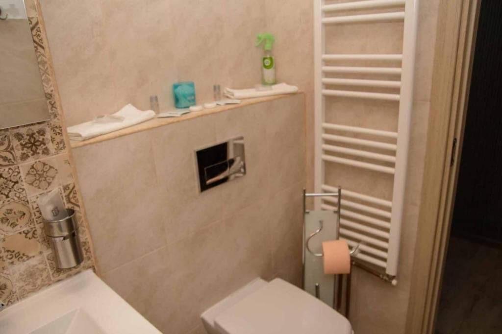 Colonial Touch Apartament Brasov Luaran gambar