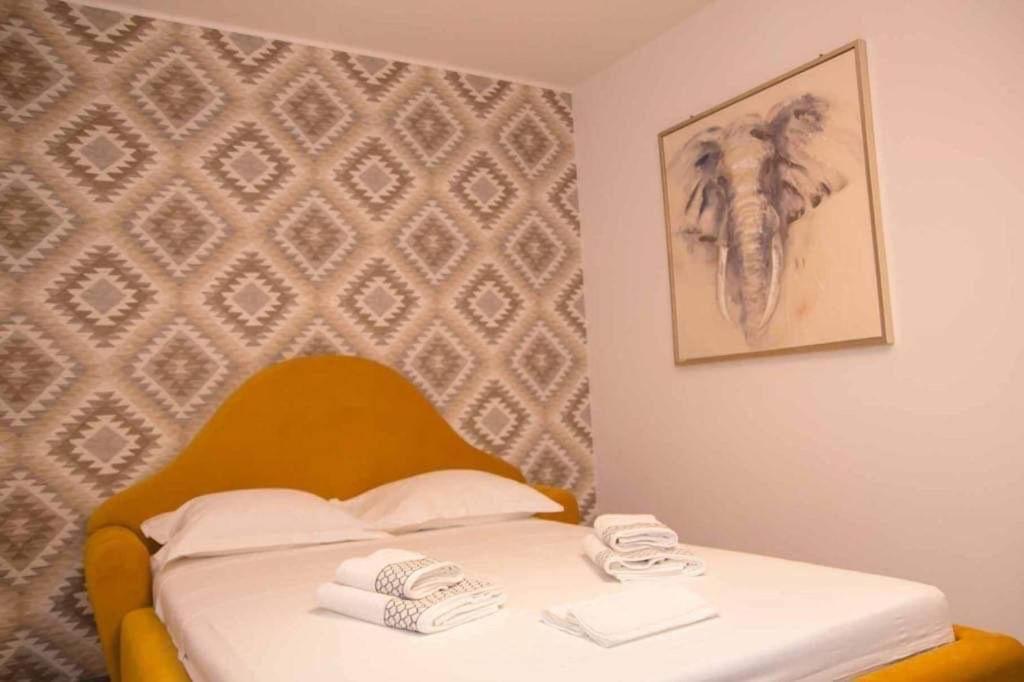 Colonial Touch Apartament Brasov Luaran gambar
