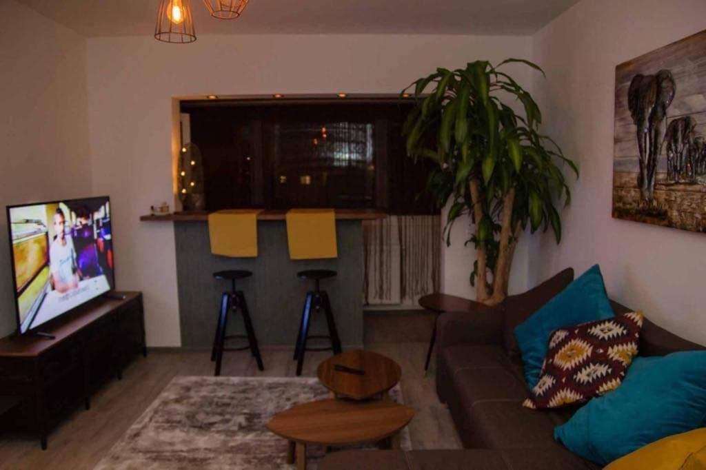 Colonial Touch Apartament Brasov Luaran gambar