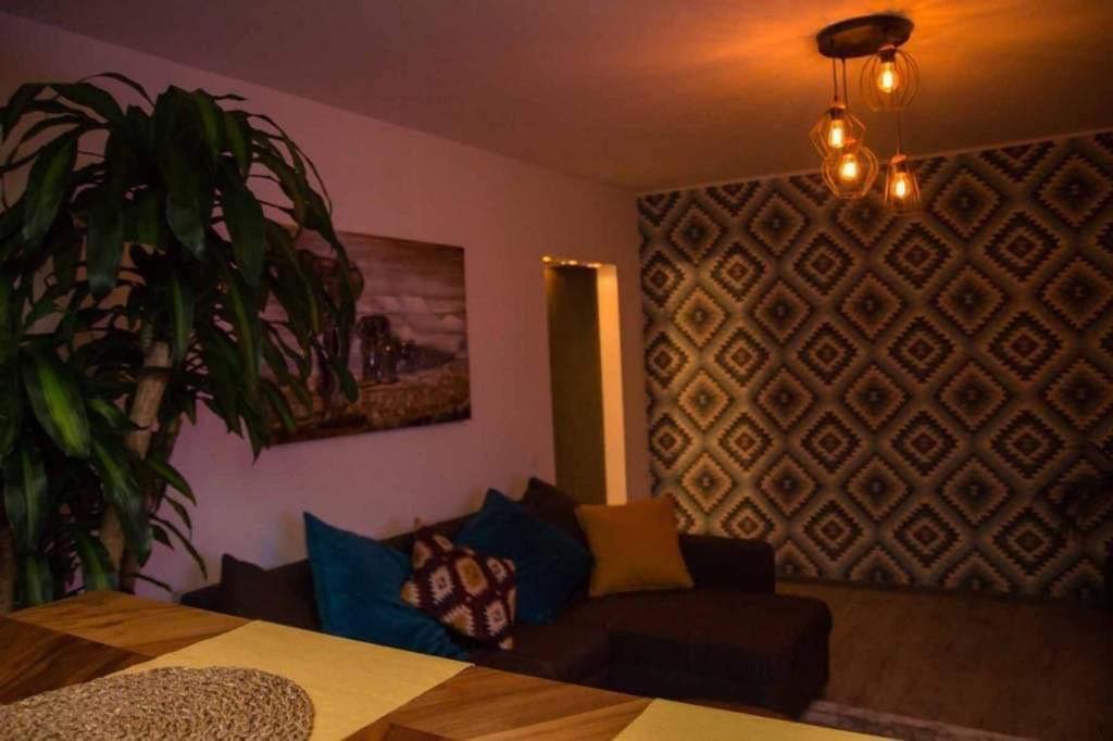 Colonial Touch Apartament Brasov Luaran gambar